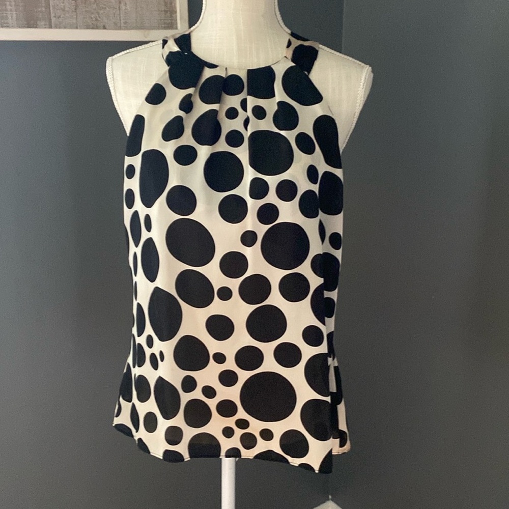 Sleeveless halter neck blouse